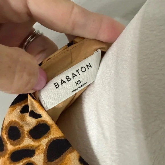 Aritzia Babaton Wallace Short Sleeve Wrap Dress V-neck Animal Print - Picture 7 of 8